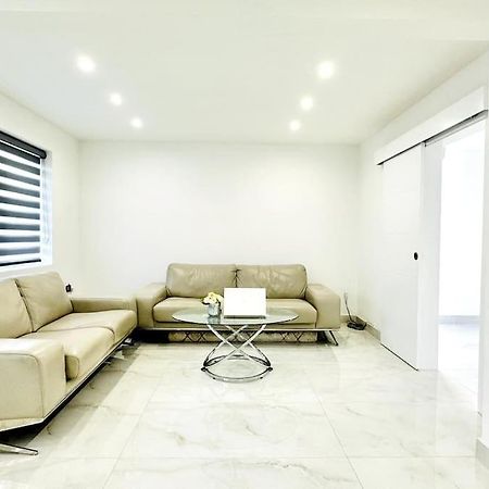 Beautiful 3 Bedroom House In London -Ensuite Bed Room تويكنهام المظهر الخارجي الصورة