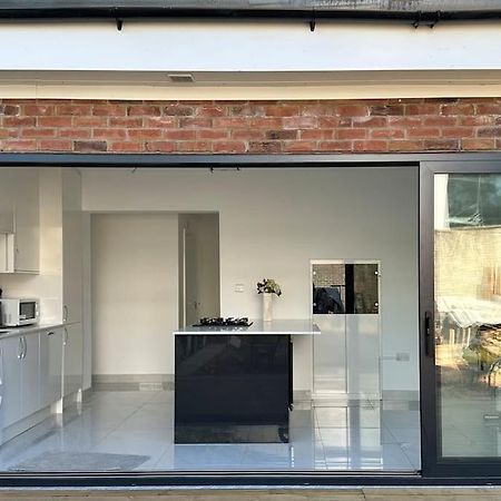 Beautiful 3 Bedroom House In London -Ensuite Bed Room تويكنهام المظهر الخارجي الصورة
