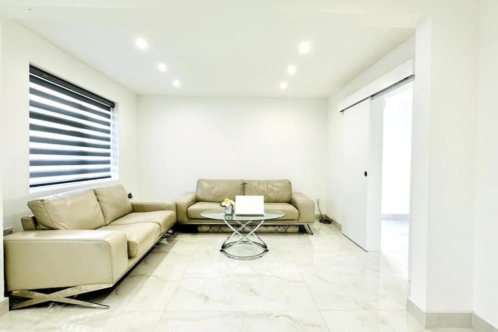 Beautiful 3 Bedroom House In London -Ensuite Bed Room تويكنهام المظهر الخارجي الصورة