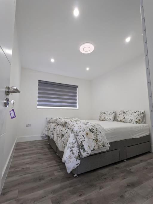 Beautiful 3 Bedroom House In London -Ensuite Bed Room تويكنهام المظهر الخارجي الصورة