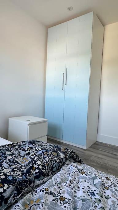 Beautiful 3 Bedroom House In London -Ensuite Bed Room تويكنهام المظهر الخارجي الصورة