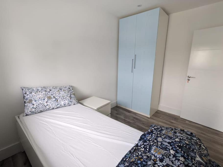 Beautiful 3 Bedroom House In London -Ensuite Bed Room تويكنهام المظهر الخارجي الصورة